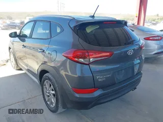 2017 Hyundai Tucson SE with VIN KM8J33A4XHU438510, listed as a IAAI auction lot 42021812 with 117,848 mi miles. Bid and sale history available at carsss.com. Image 3.