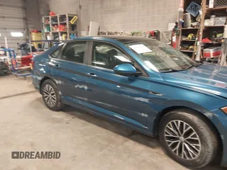 2019 Volkswagen Jetta SEL z VIN 3VWE57BU2KM116717, wystawiony jako IAAI lot #41951428 z przebiegiem 85 791 mil mil oraz . Historia ofert i sprzedaży dostępna na DreamBid. Obrazek 6.