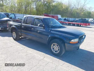 2004 Dodge Dakota Sport z VIN 1D7HL38K64S591081, wystawiony jako IAAI lot #42154889 z przebiegiem 235 228 mil mil oraz . Historia ofert i sprzedaży dostępna na DreamBid. Obrazek 1.