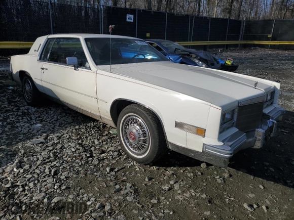 1985 Cadillac Eldorado z VIN 1G6EL5787FE663828, wystawiony jako Copart lot #47460755 z przebiegiem 91 853 mil mil oraz Tytuł czysty. Historia ofert i sprzedaży dostępna na DreamBid. Obrazek 4.