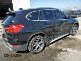 2017 BMW X1 sDrive28i z VIN WBXHU7C34HP924632, wystawiony jako Copart lot #56169005 z przebiegiem 203 811 mil mil oraz Czysty tytuł • Clean title. Historia ofert i sprzedaży dostępna na DreamBid. Obrazek 3.