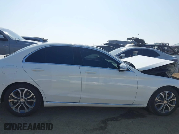 2017 Mercedes-Benz C 300 с VIN 55SWF4JB6HU188700, выставлен на аукционе IAAI как лот 42390502 с пробегом 105 653 миль миль и . История ставок и продаж доступна на DreamBid. Изображение 14.