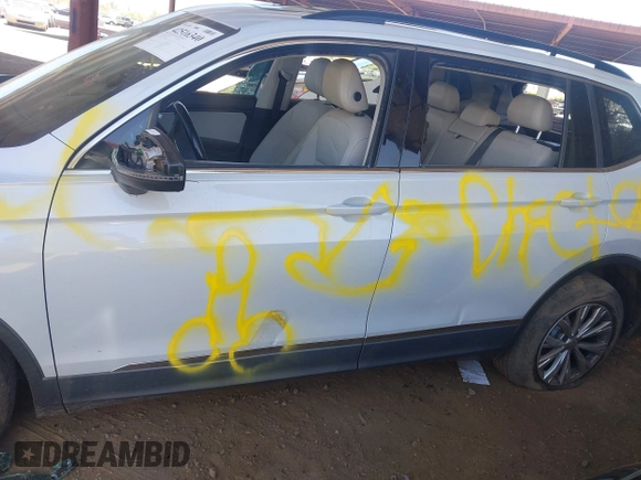 2018 Volkswagen Tiguan SEL with VIN 3VV3B7AX8JM132211, listed as a IAAI auction lot 42516340 with 75,641 mi miles and . Bid and sale history available at DreamBid. Image 14.