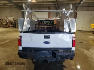 2011 Ford F-250 XL z VIN 1FTBF2A60BEA25184, wystawiony jako Copart lot #57188685 z przebiegiem 141 663 mil mil oraz Czysty tytuł • Clean title. Historia ofert i sprzedaży dostępna na DreamBid. Obrazek 6.
