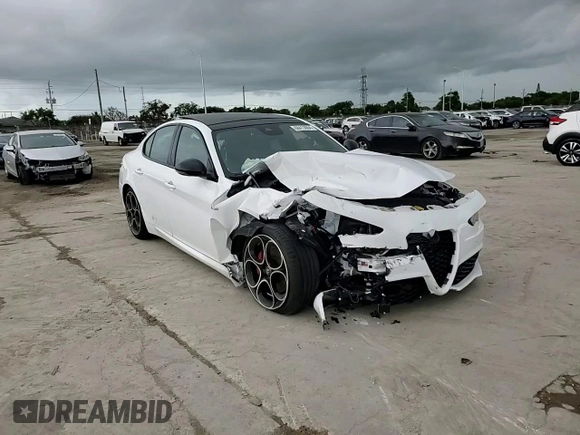 2024 Alfa Romeo Giulia Veloce z VIN ZARFAMBNXR7682239, wystawiony jako Copart lot #68413004 z przebiegiem 3 161 mil mil oraz Szkoda całkowita • Salvage title. Historia ofert i sprzedaży dostępna na DreamBid. Obrazek 11.