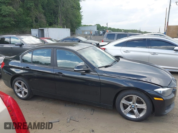 2014 BMW 3 Series 328i xDrive z VIN WBA3B5C54EF958961, wystawiony jako IAAI lot #42542378 z przebiegiem 310 348 mil mil oraz . Historia ofert i sprzedaży dostępna na DreamBid. Obrazek 13.