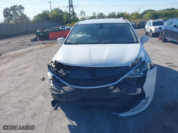 2017 Chrysler Pacifica Touring-L with VIN 2C4RC1BG9HR516082, listed as a IAAI auction lot 40524527 with NaN miles. Bid and sale history available at carsss.com. Image 12.