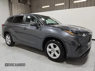 2023 Toyota Highlander L z VIN 5TDKDRAH7PS505420, wystawiony jako Copart lot #55535115 z przebiegiem 44 061 mil mil oraz Czysty tytuł • Clean title. Historia ofert i sprzedaży dostępna na DreamBid. Obrazek 4.