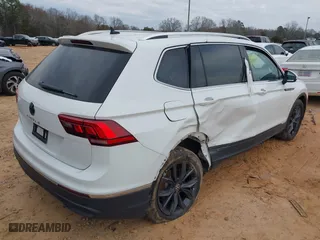2022 Volkswagen Tiguan SE with VIN 3VV3B7AX7NM035703, listed as a IAAI auction lot 41692101 with 53,979 mi miles. Bid and sale history available at carsss.com. Image 4.