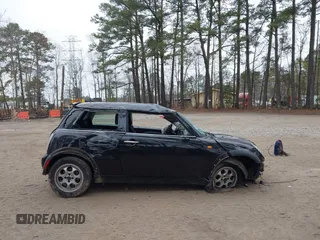 2005 MINI Hardtop z VIN WMWRC33445TJ64482, wystawiony jako IAAI lot #41798048 z przebiegiem 115 656 mil mil oraz . Historia ofert i sprzedaży dostępna na DreamBid. Obrazek 14.