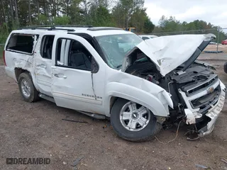 2010 Chevrolet Suburban LT with VIN 1GNUKJE39AR277383, listed as a IAAI auction lot 40800222 with 152,160 mi miles. Bid and sale history available at carsss.com. Image 1.