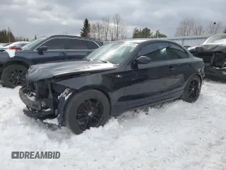2009 BMW 1 Series 128i z VIN WBAUP73529VK75976, wystawiony jako Copart lot #43971285 z przebiegiem 131 653 mil mil oraz Szkoda całkowita • Salvage title. Historia ofert i sprzedaży dostępna na DreamBid. Obrazek 1.