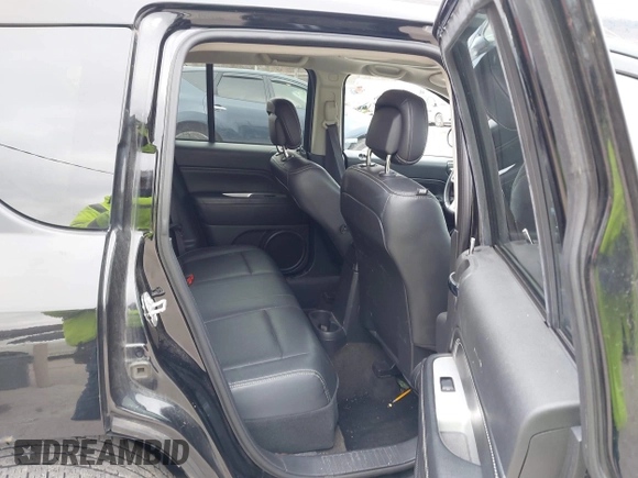 2016 Jeep Compass Latitude with VIN 1C4NJDEB8GD695268, listed as a IAAI auction lot 41724921 with 137,118 mi miles. Bid and sale history available at carsss.com. Image 8.