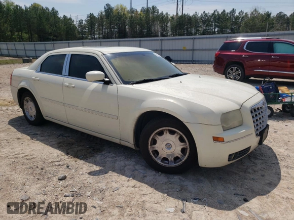 2005 Chrysler 300 with VIN 2C3JA53G45H174992, listed as a Copart auction lot 52965775 with 233,417 mi miles and Clean Title. Bid and sale history available at carsss.com. Image 4.