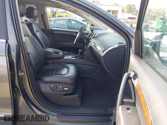 2013 Audi Q7 Premium Plus z VIN WA1LGBFE9DD003737, wystawiony jako IAAI lot #41888710 z przebiegiem 149 802 mil mil oraz . Historia ofert i sprzedaży dostępna na DreamBid. Obrazek 5.