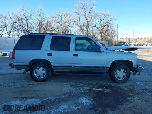 1996 Chevrolet Tahoe z VIN 1GNEK13R3TJ318572, wystawiony jako IAAI lot #41419555 z przebiegiem 199 201 mil mil oraz . Historia ofert i sprzedaży dostępna na DreamBid. Obrazek 13.