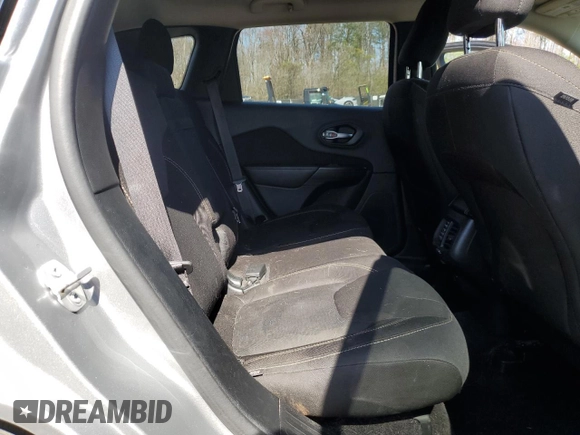 2016 Jeep Cherokee Altitude z VIN 1C4PJMCS4GW205800, wystawiony jako Copart lot #49037135 z przebiegiem 112 918 mil mil oraz Szkoda całkowita • Salvage title. Historia ofert i sprzedaży dostępna na DreamBid. Obrazek 11.