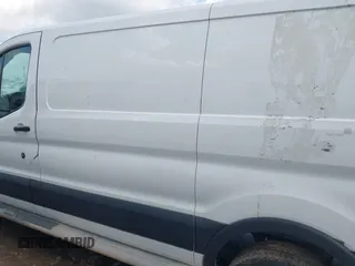 2018 Ford Transit z VIN 1FTYR1ZM6JKA46555, wystawiony jako IAAI lot #42712487 z przebiegiem 212 238 mil mil oraz . Historia ofert i sprzedaży dostępna na DreamBid. Obrazek 14.
