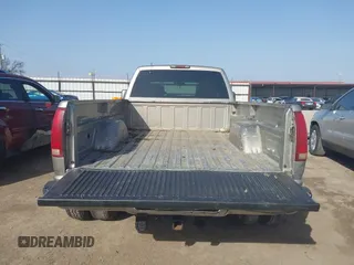 2000 Chevrolet Silverado 3500 z VIN 1GCHK33J0YF437640, wystawiony jako IAAI lot #41796214 z przebiegiem 139 411 mil mil oraz . Historia ofert i sprzedaży dostępna na DreamBid. Obrazek 16.