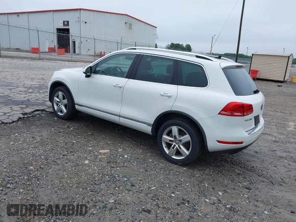 2012 Volkswagen Touareg Sport z VIN WVGEF9BP0CD006506, wystawiony jako IAAI lot #42355432 z przebiegiem 175 346 mil mil oraz . Historia ofert i sprzedaży dostępna na DreamBid. Obrazek 3.