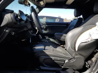 2022 MINI Convertible Cooper S z VIN WMW43DL09N3N62946, wystawiony jako Copart lot #52039284 z przebiegiem 20 736 mil mil oraz Szkoda całkowita • Salvage title. Historia ofert i sprzedaży dostępna na DreamBid. Obrazek 7.