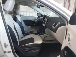 2019 Jeep Compass Latitude with VIN 3C4NJCBB2KT843724, listed as a IAAI auction lot 41366778 with 136,236 mi miles and . Bid and sale history available at DreamBid. Image 5.