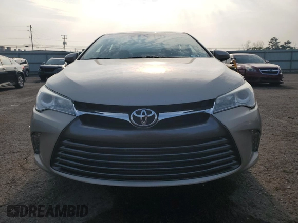 2017 Toyota Camry XLE z VIN 4T1BF1FK9HU625972, wystawiony jako Copart lot #59973965 z przebiegiem 63 630 mil mil oraz Szkoda całkowita • Salvage title. Historia ofert i sprzedaży dostępna na DreamBid. Obrazek 5.