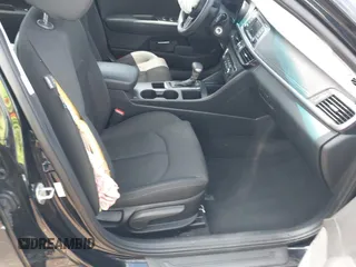 2016 Kia Optima LX z VIN 5XXGT4L35GG109730, wystawiony jako IAAI lot #41896000 z przebiegiem 127 552 mil mil oraz . Historia ofert i sprzedaży dostępna na DreamBid. Obrazek 5.