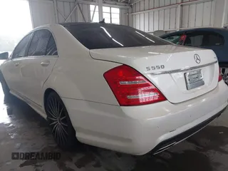 2010 Mercedes-Benz S 550 z VIN WDDNG8GB1AA352707, wystawiony jako IAAI lot #42362577 z przebiegiem 201 878 mil mil oraz . Historia ofert i sprzedaży dostępna na DreamBid. Obrazek 3.