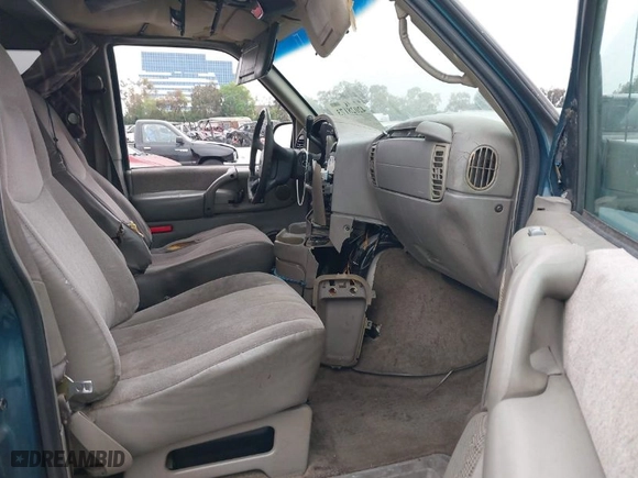 2001 Chevrolet Astro Passenger with VIN 1GNDM19W31B124117, listed as a IAAI auction lot 42028173 with 1 mi miles. Bid and sale history available at carsss.com. Image 5.