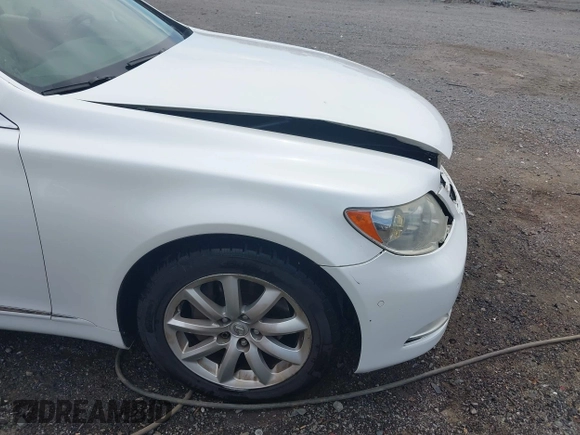 2007 Lexus LS 460 L with VIN JTHGL46F275003065, listed as a IAAI auction lot 42620085 with 238,634 mi miles and . Bid and sale history available at DreamBid. Image 18.