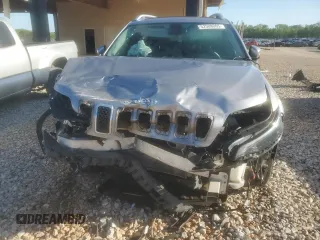 2019 Jeep Cherokee Latitude with VIN 1C4PJLCX4KD110812, listed as a Copart auction lot 52508065 with 126,861 mi miles and Salvage title. Bid and sale history available at DreamBid. Image 5.