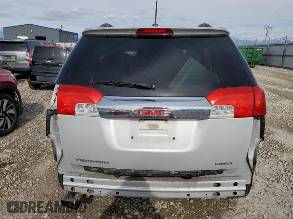 2017 GMC Terrain SLT z VIN 2GKFLUEK5H6320716, wystawiony jako Copart lot #55837545 z przebiegiem 141 978 mil mil oraz Szkoda całkowita • Salvage title. Historia ofert i sprzedaży dostępna na DreamBid. Obrazek 6.