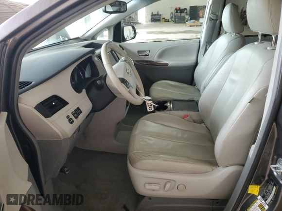 2012 Toyota Sienna XLE с VIN 5TDDK3DC8CS042919, выставлен на аукционе Copart как лот 62644385 с пробегом 135 252 миль миль и Списание • Salvage title. История ставок и продаж доступна на DreamBid. Изображение 7.
