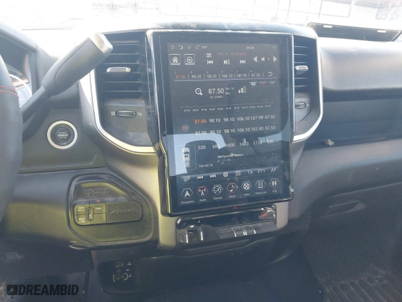 2019 Ram 2500 Big Horn with VIN 3C6UR5DL8KG620707, listed as a IAAI auction lot 41474929 with 90,927 mi miles. Bid and sale history available at carsss.com. Image 13.