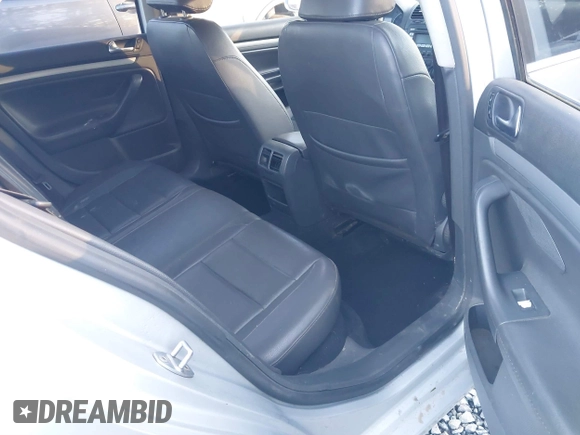 2007 Volkswagen Jetta 2.5 z VIN 3VWRG71K37M029136, wystawiony jako IAAI lot #41291108 z przebiegiem 219 980 mil mil oraz . Historia ofert i sprzedaży dostępna na DreamBid. Obrazek 8.