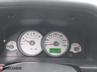2005 Ford Escape XLT with VIN 1FMYU93125KD27166, listed as a IAAI auction lot 41892715 with 59,067 mi miles. Bid and sale history available at carsss.com. Image 7.