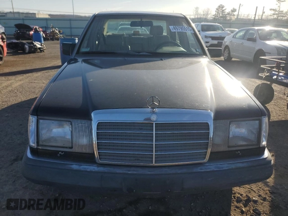 1990 Mercedes-Benz 300 with VIN WDBEB28D9LB211854, listed as a Copart auction lot 49795515 with 241,074 mi miles and Salvage Title. Bid and sale history available at DreamBid. Image 5.