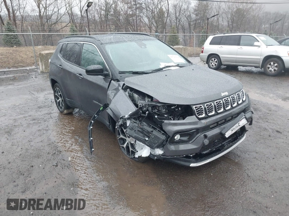 2024 Jeep Compass Limited z VIN 3C4NJDCN0RT162261, wystawiony jako IAAI lot #41727504 z przebiegiem 870 mil mil oraz . Historia ofert i sprzedaży dostępna na DreamBid. Obrazek 1.