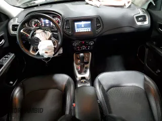 2019 Jeep Compass Latitude z VIN 3C4NJDBB4KT670391, wystawiony jako Copart lot #61283805 z przebiegiem 80 584 mil mil oraz Szkoda całkowita • Salvage title. Historia ofert i sprzedaży dostępna na DreamBid. Obrazek 8.