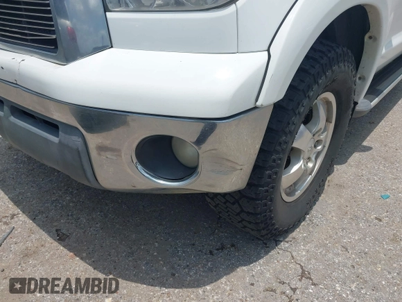 2008 Toyota Tundra z VIN 5TFRV54138X064884, wystawiony jako IAAI lot #42375615 z przebiegiem 230 661 mil mil oraz . Historia ofert i sprzedaży dostępna na DreamBid. Obrazek 6.