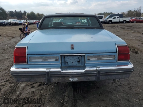 1985 Oldsmobile 88 z VIN 1G3BY37Y7FY316231, wystawiony jako Copart lot #43851075 z przebiegiem 82 641 mil mil oraz Czysty tytuł • Clean title. Historia ofert i sprzedaży dostępna na DreamBid. Obrazek 6.