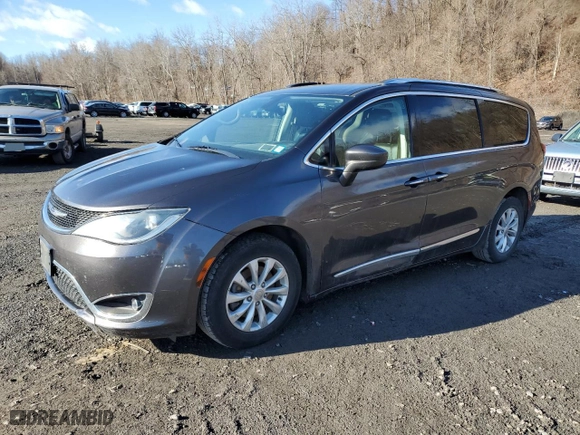 2019 Chrysler Pacifica Touring L with VIN 2C4RC1BG1KR555384, listed as a Copart auction lot 47033405 with 45,286 mi miles and Salvage Title. Bid and sale history available at carsss.com. Image 1.