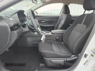 2025 Nissan Sentra SV z VIN 3N1AB8CV1SY301506, wystawiony jako Copart lot #59395255 z przebiegiem 4 604 mil mil oraz Czysty tytuł • Clean title. Historia ofert i sprzedaży dostępna na DreamBid. Obrazek 7.