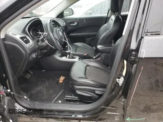 2020 Jeep Compass Altitude z VIN 3C4NJCBBXLT108507, wystawiony jako Copart lot #81733784 z przebiegiem 69 859 mil mil oraz Szkody całkowita. Historia ofert i sprzedaży dostępna na DreamBid. Obrazek 7.