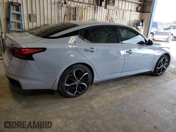 2024 Nissan Altima SR z VIN 1N4BL4CV5RN310018, wystawiony jako Copart lot #52797805 z przebiegiem 24 580 mil mil oraz Szkoda całkowita • Salvage title. Historia ofert i sprzedaży dostępna na DreamBid. Obrazek 3.