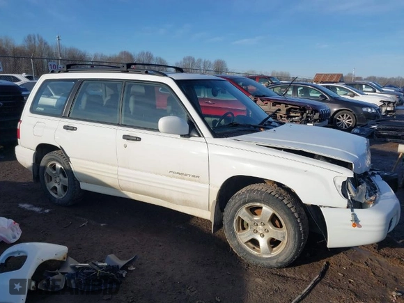2002 Subaru Forester S w/Premium Pkg with VIN JF1SF65662H739973, listed as a IAAI auction lot 41731564 with 122,452 mi miles. Bid and sale history available at carsss.com. Image 1.