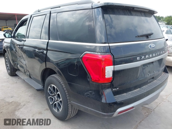 2024 Ford Expedition XLT with VIN 1FMJU1J8XREA41234, listed as a IAAI auction lot 42114353 with 30,678 mi miles. Bid and sale history available at carsss.com. Image 3.