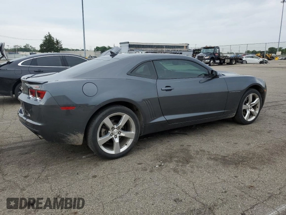 2010 Chevrolet Camaro 2LT z VIN 2G1FC1EV0A9165381, wystawiony jako Copart lot #60524125 z przebiegiem 223 056 mil mil oraz Szkoda całkowita • Salvage title. Historia ofert i sprzedaży dostępna na DreamBid. Obrazek 3.
