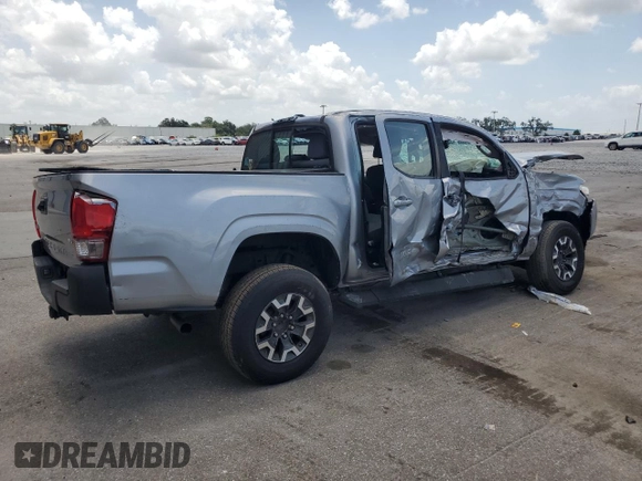 2017 Toyota Tacoma SR5 with VIN 5TFCZ5AN2HX102011, listed as a Copart auction lot 60784795 with 61,742 mi miles and Salvage title. Bid and sale history available at DreamBid. Image 3.